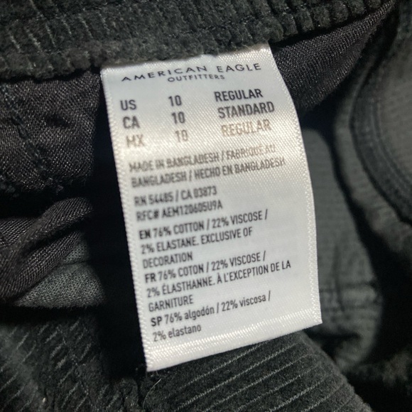 American eagle 
Black Cargo Pants - Picture 4 of 4